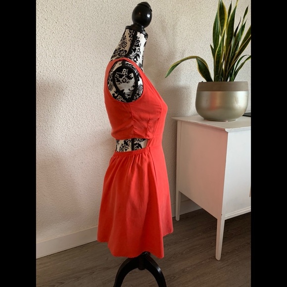 Slit back coral dress - Picture 3 of 4
